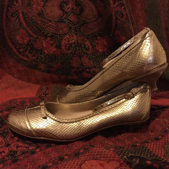 KATE SPADE KITTEN HEEL BALLET STYLE PUMPS - Picture 6 of 8